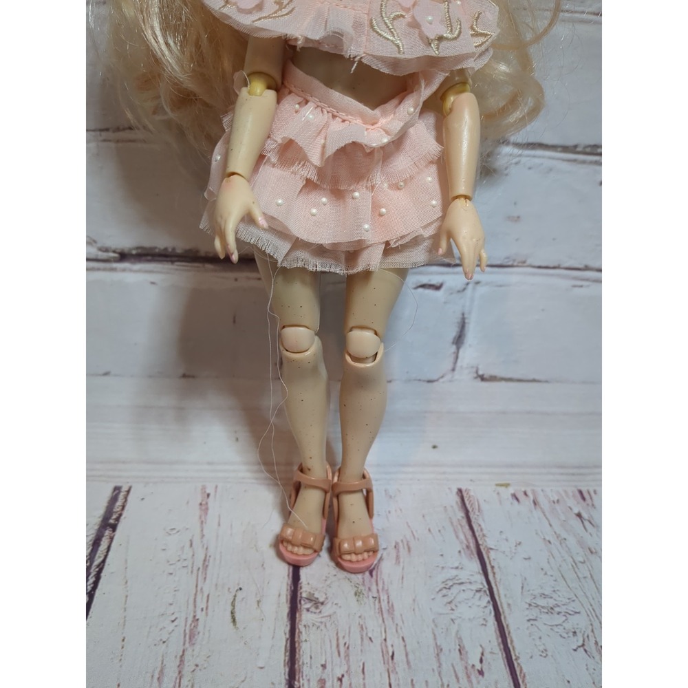 Victoria Whitman Rainbow High Series Five Fashion Doll -- Doll Only - Picture 3 of 5